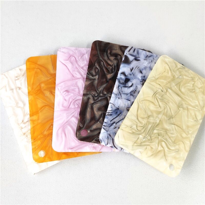 Was sind die Vorteile einer gegossenen Acrylplatte für Displays?